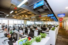 <strong>集成LLM API、RAG等前沿技术</strong>