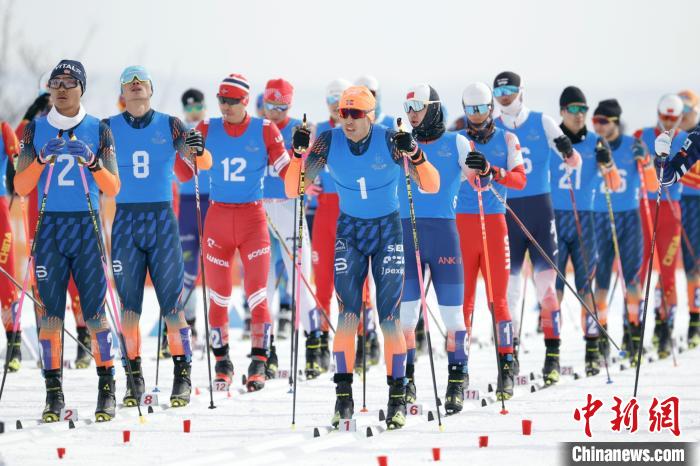 十四冬越野滑雪开赛日：黑龙江队在双追逐项目