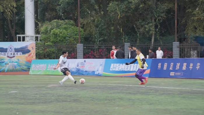 抖音足球嘉年华西双版纳站开启:以体育赛事推