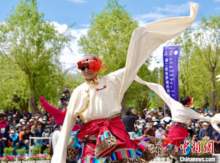 拉萨市民休闲区示范点授牌暨锅庄舞大赛盛大举