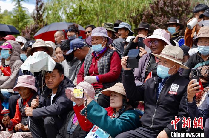 拉萨市民休闲区示范点授牌暨锅庄舞大赛盛大举