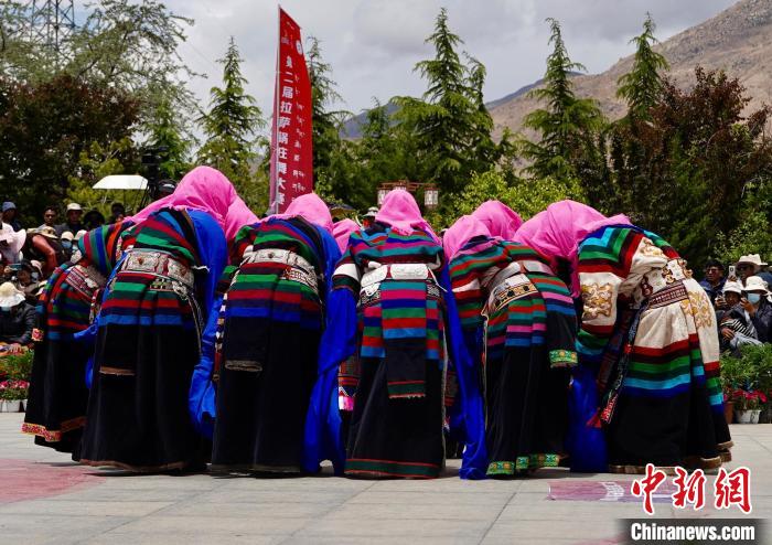 拉萨市民休闲区示范点授牌暨锅庄舞大赛盛大举