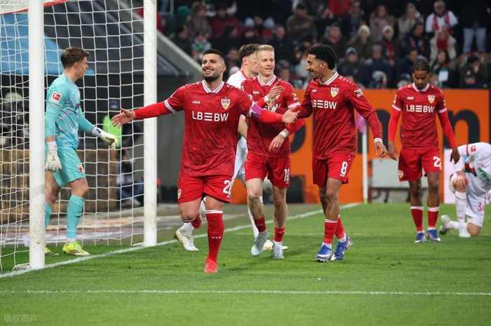 斯图加特客场5-2逆转奥格斯堡 积分榜紧追多特蒙