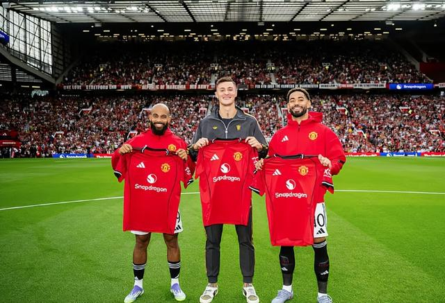 曼联主场迎战维拉 双杀耻辱与争4关键战