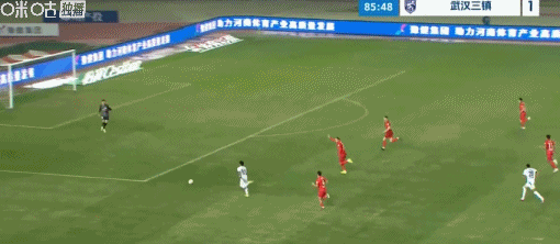 河南球员方镜淇手指错位坚持比赛 河南1-1战平武