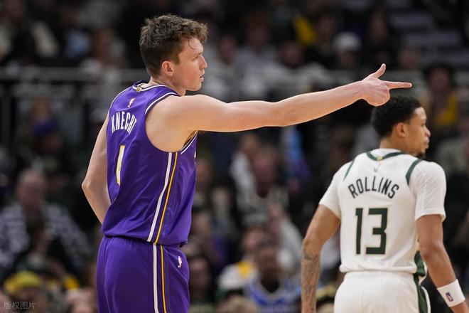 湖人背靠背击败热火迎8连胜 詹姆斯三双拉拉维亚