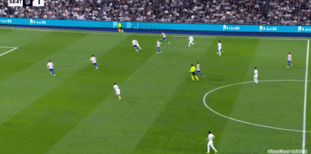 皇马德比逆转马竞 巴尔韦德红牌争议引球迷不满