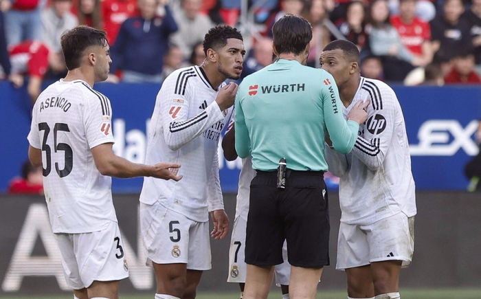 皇马德比逆转马竞 巴尔韦德红牌争议引球迷不满