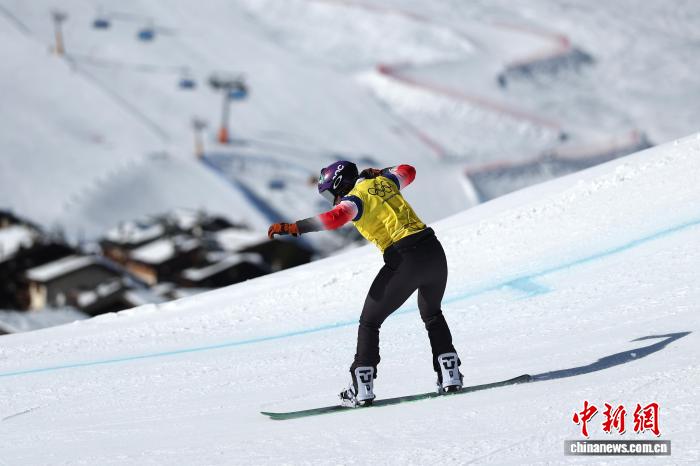 藏族姑娘拥青拉姆从雪域高原滑向米兰冬奥会