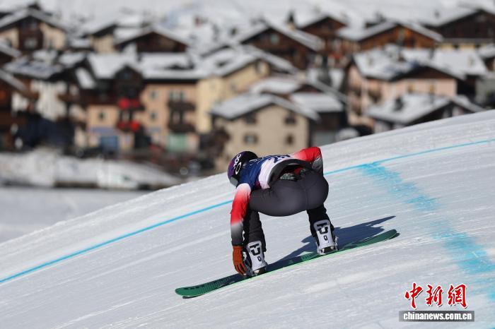 藏族姑娘拥青拉姆从雪域高原滑向米兰冬奥会