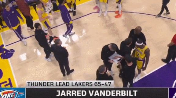 湖人三巨头伤退对阵雷霆惨败，雷霆全员披挂狂