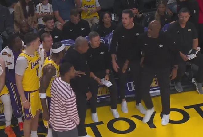 湖人三巨头伤退对阵雷霆惨败，雷霆全员披挂狂